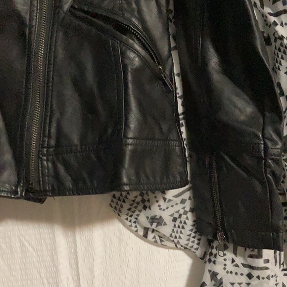 Roz & Ali - Ladies Faux Leather Bomber Jacket - Picture 2 of 10